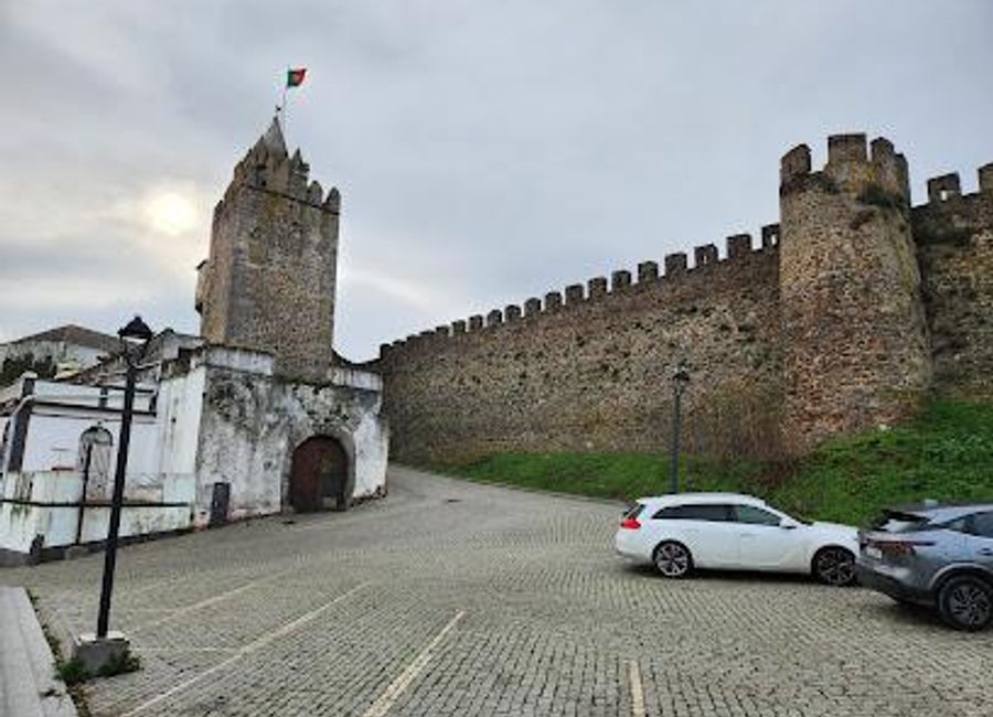 Explore the historic Castelo de Montemor-o-Novo, a medieval gem offering stunning views and a glimpse into Portugal's fascinating past.