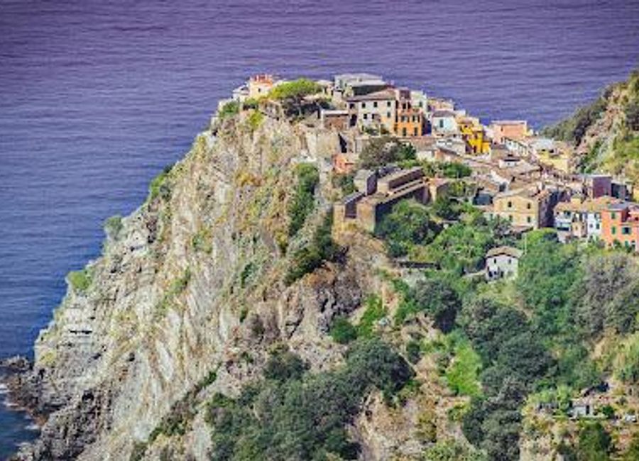 Discover the magic of the Presepe di Manarola, a stunning nativity scene illuminating the charm of this picturesque Italian village along the stunning Cinque Terre coastline.