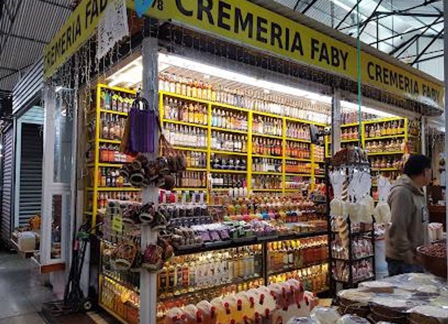 Explore the colorful Mercado Benito Juárez in Oaxaca, where fresh flavors meet vibrant culture in a bustling market atmosphere.