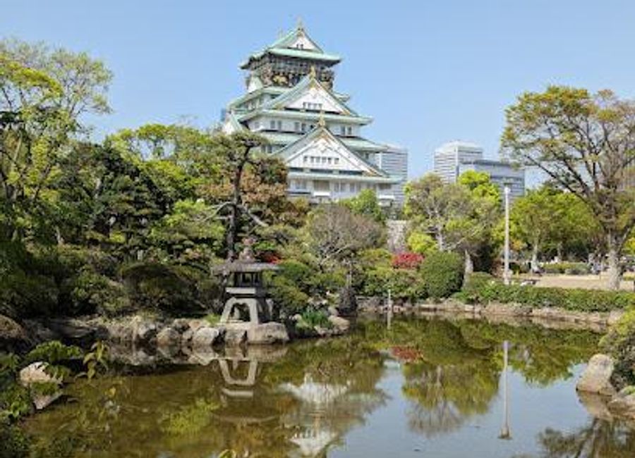 Explore Osaka Castle, a historical gem showcasing stunning architecture, rich history, and breathtaking views in the heart of Osaka, Japan.