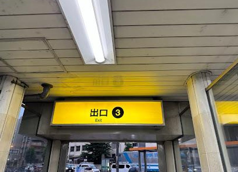 Discover the captivating blend of nature and art at teamLab Botanical Garden Osaka, a unique destination for tourists seeking beauty and inspiration.