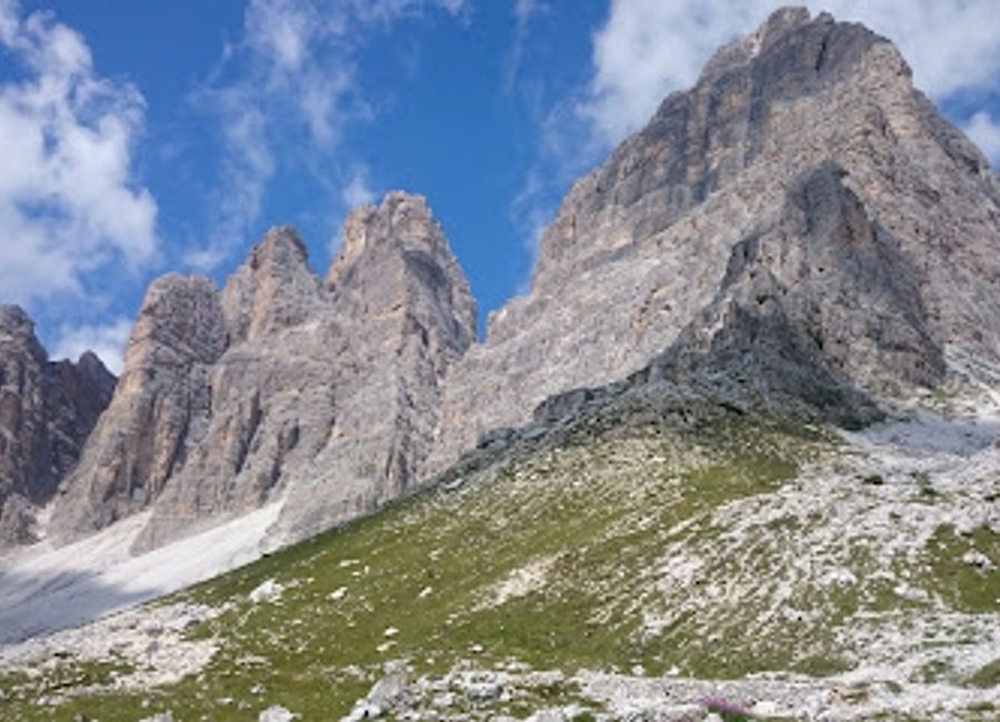 Explore the breathtaking landscapes of Parco Naturale Tre Cime, a stunning natural park in South Tyrol, Italy, known for its iconic peaks and diverse wildlife.