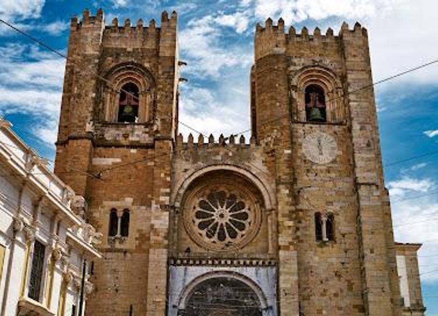 Explore the architectural beauty and historical significance of Lisbon Cathedral, a must-see tourist attraction in the heart of Lisbon.