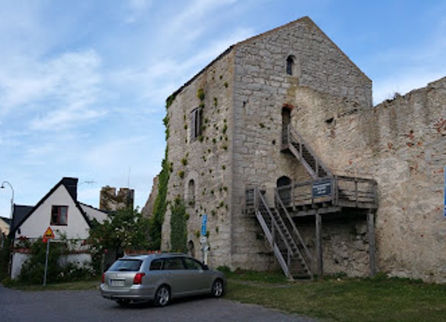 Explore Kajsar Tower, a medieval marvel in Visby, offering rich history and breathtaking views of Gotland's stunning landscape.