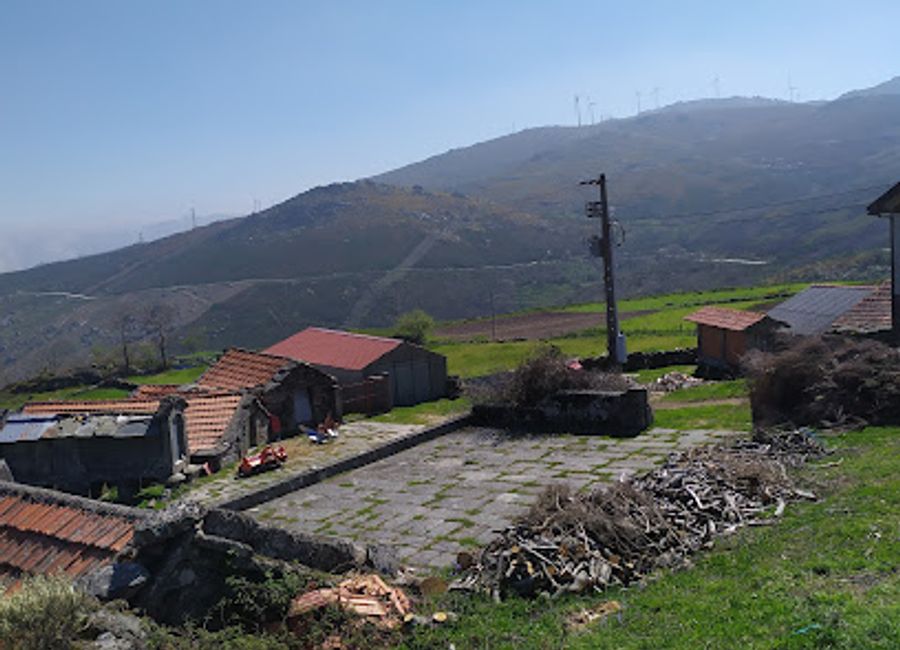 Experience the serene beauty of Portugal at Miradouro de Aveloso, a hiker's paradise offering stunning panoramic views and tranquil nature.