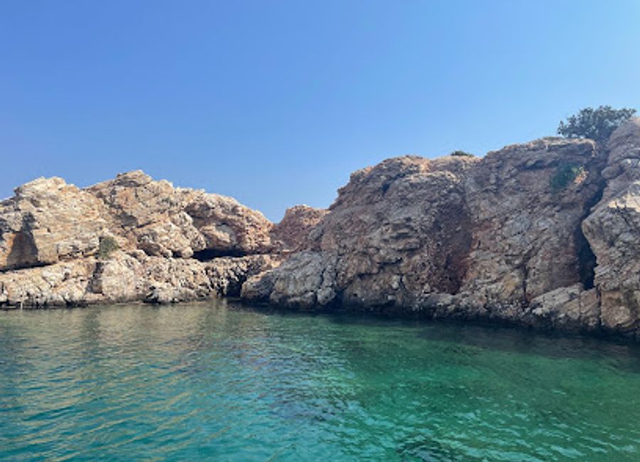 Explore the breathtaking Pirate’s Cave in Paros, Greece, where natural beauty and pirate legends intertwine for an unforgettable adventure.