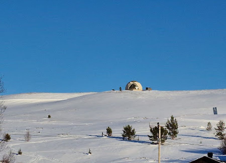 Experience the breathtaking beauty of Høvringen, Norway's premier hiking destination with stunning trails and unparalleled mountain views.