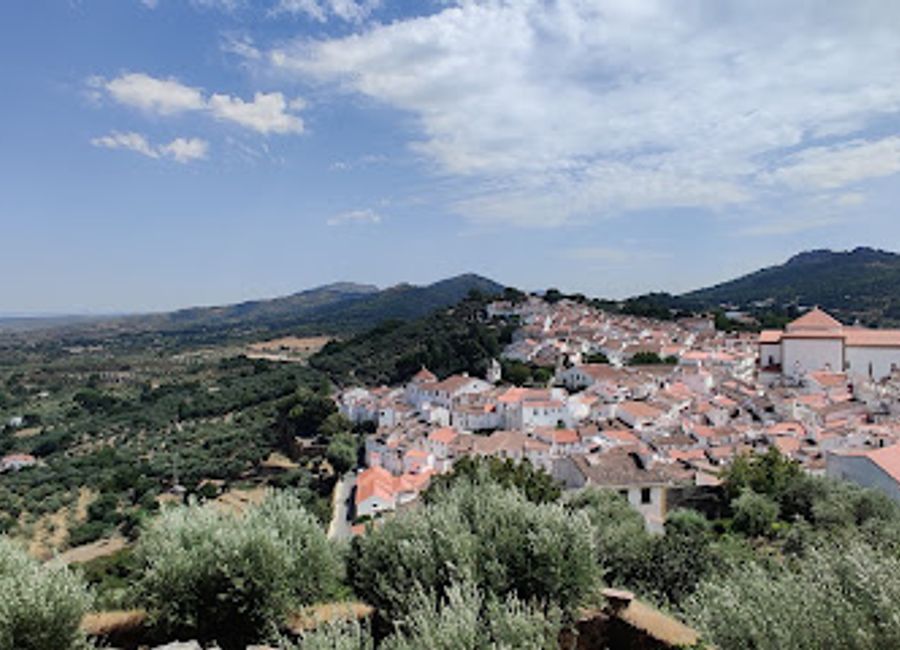 Discover the rich Jewish heritage of Castelo de Vide in Judiaria, a charming neighborhood filled with history, beauty, and cultural significance.