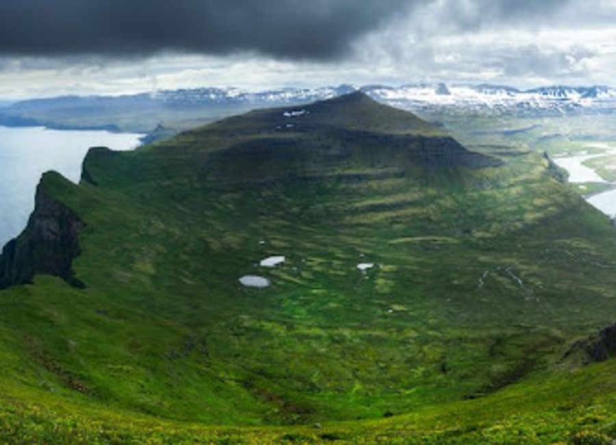 Discover the breathtaking landscapes and rich wildlife of Hornstrandir, a hidden gem in Iceland's Westfjords, perfect for adventure seekers and nature lovers alike.