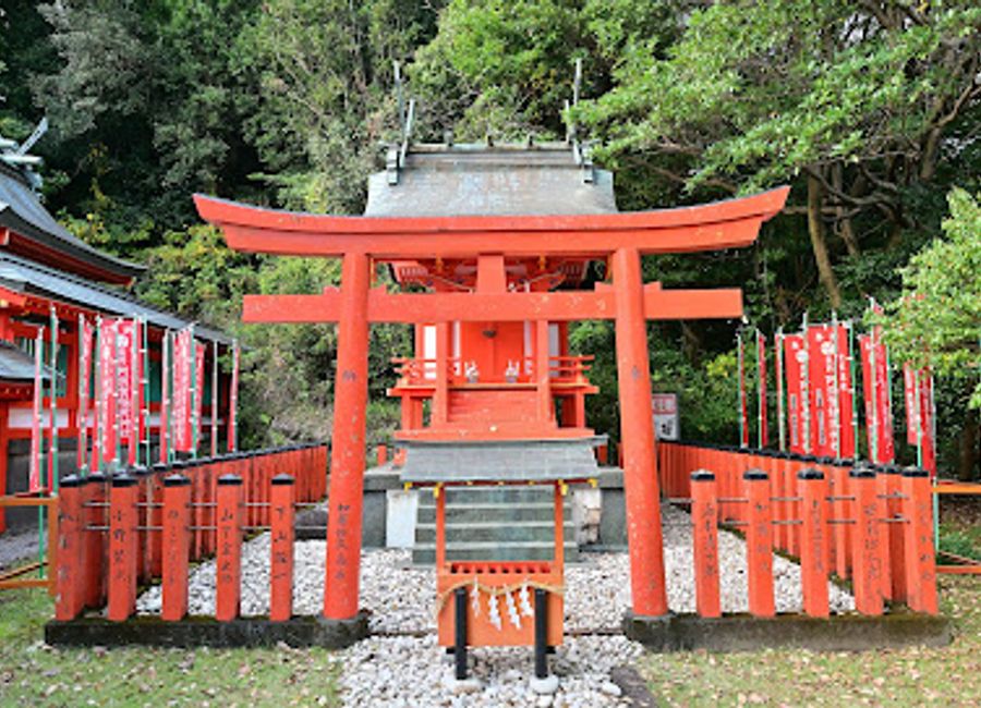 Explore the tranquil beauty and rich history of Asuka Shrine, a sacred Shinto site nestled in the serene landscapes of Wakayama, Japan.