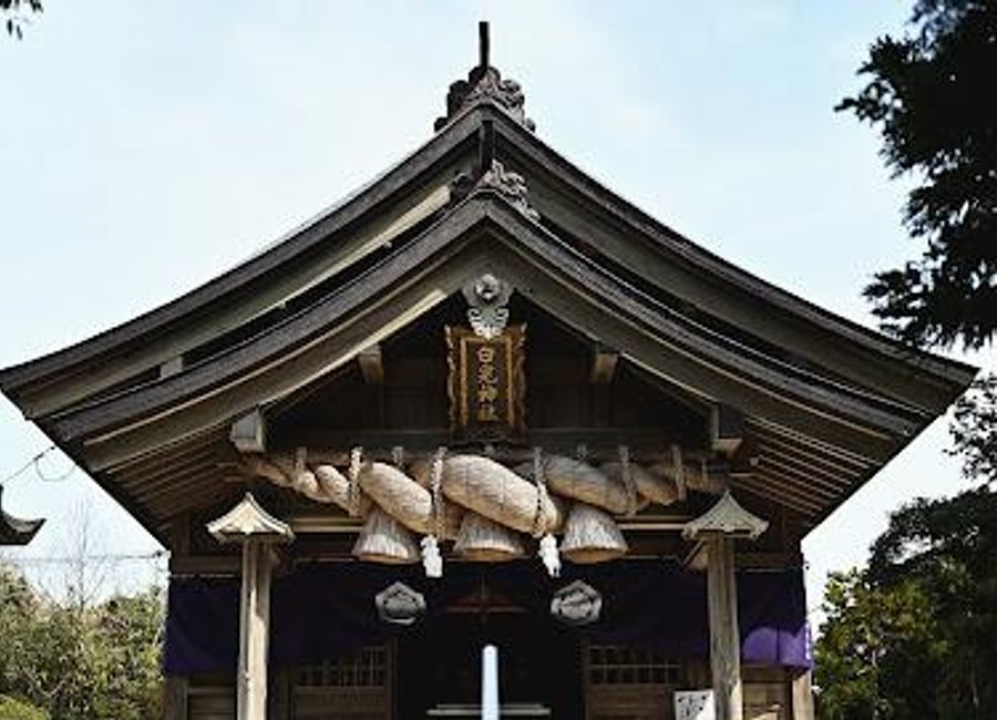 Explore the tranquil beauty and rich cultural heritage of Hakuto Shrine, a serene Shinto shrine in Tottori, Japan.