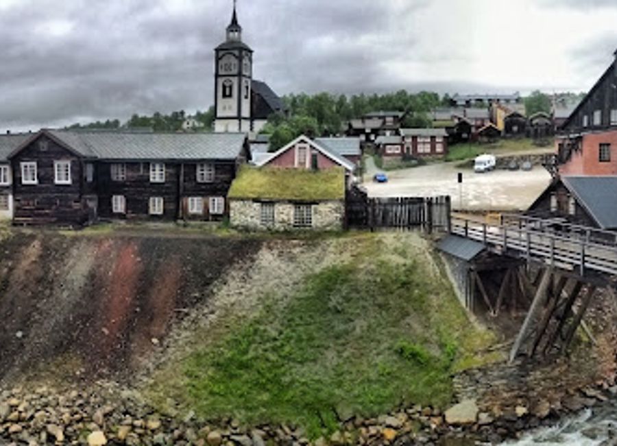 Explore the rich history of journalism and its influence on Røros at the Pressemuseet Fjeld-Ljom, a captivating museum experience.