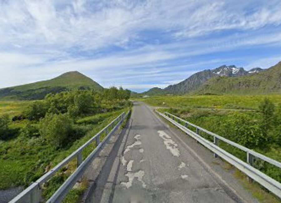 Experience breathtaking views and tranquility at Lakselva River Viewpoint, a serene escape in Leknes, Norway's stunning landscapes.