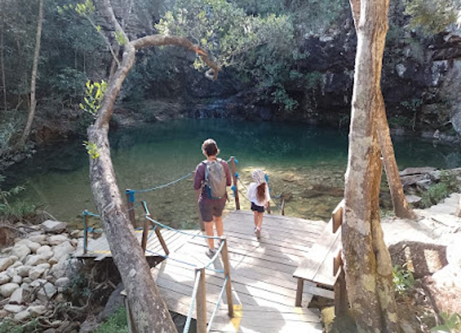 Discover emerald pools and gentle waterfalls on easy trails at Cachoeira das Loquinhas, a perfect family escape in Alto Paraíso de Goiás.