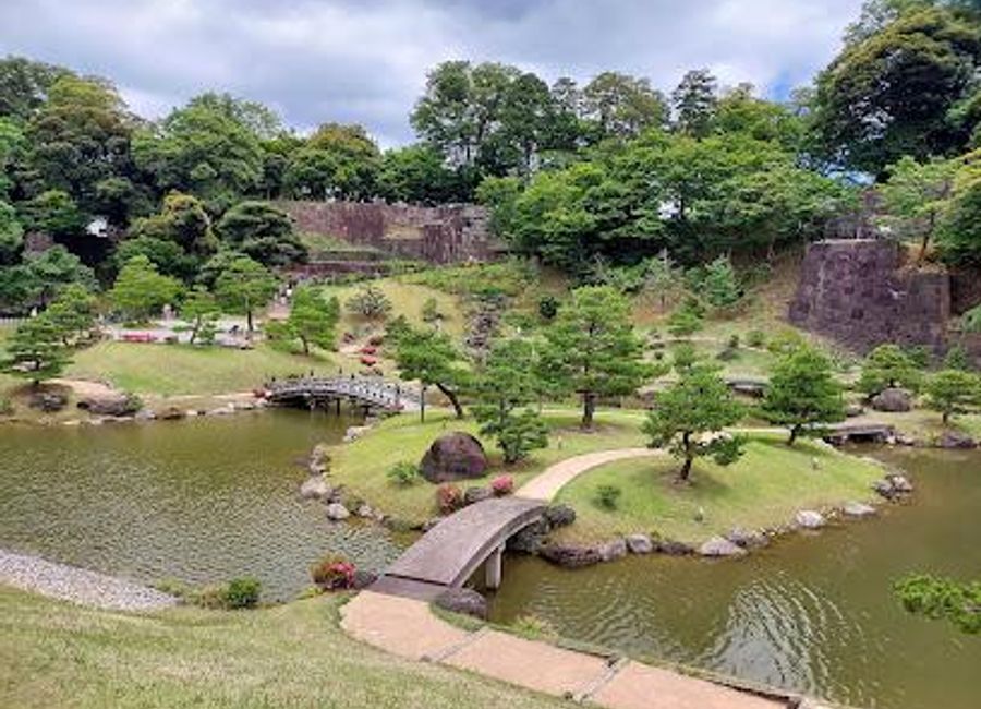 Discover the tranquility of Gyokusenin Maru Garden in Kanazawa, a stunning example of traditional Japanese landscape design.