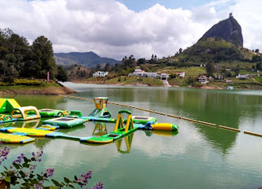 Explore Parque Comfama Guatapé, a family-friendly park offering stunning views, fun rides, and cultural experiences near the gorgeous Embalse El Peñol.