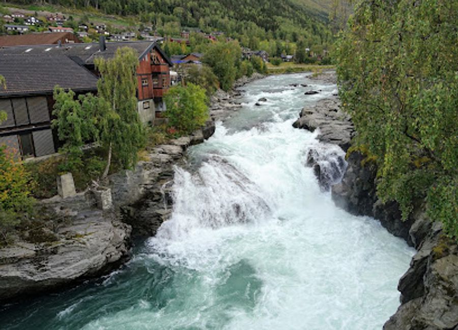 Discover the beauty of Norway's minerals and craftsmanship at Fossheim Steinsenter, a unique museum and arts outlet in Fossbergom.