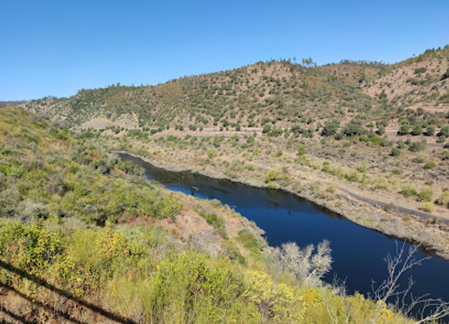 Explore the scenic beauty of Trilho da Barca d'Amieira, a serene hiking trail in Amieira do Tejo, perfect for outdoor adventures and nature lovers.