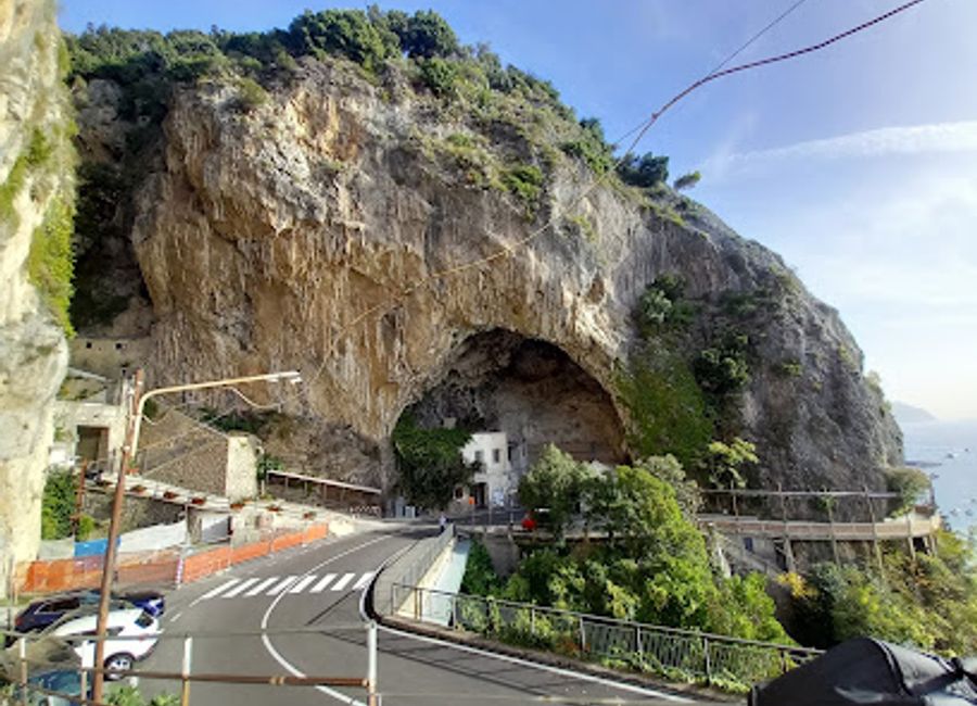 Experience the beauty and serenity of Grotta delle Sirene, a hidden gem along the breathtaking Amalfi Coast, perfect for adventurers and nature lovers.