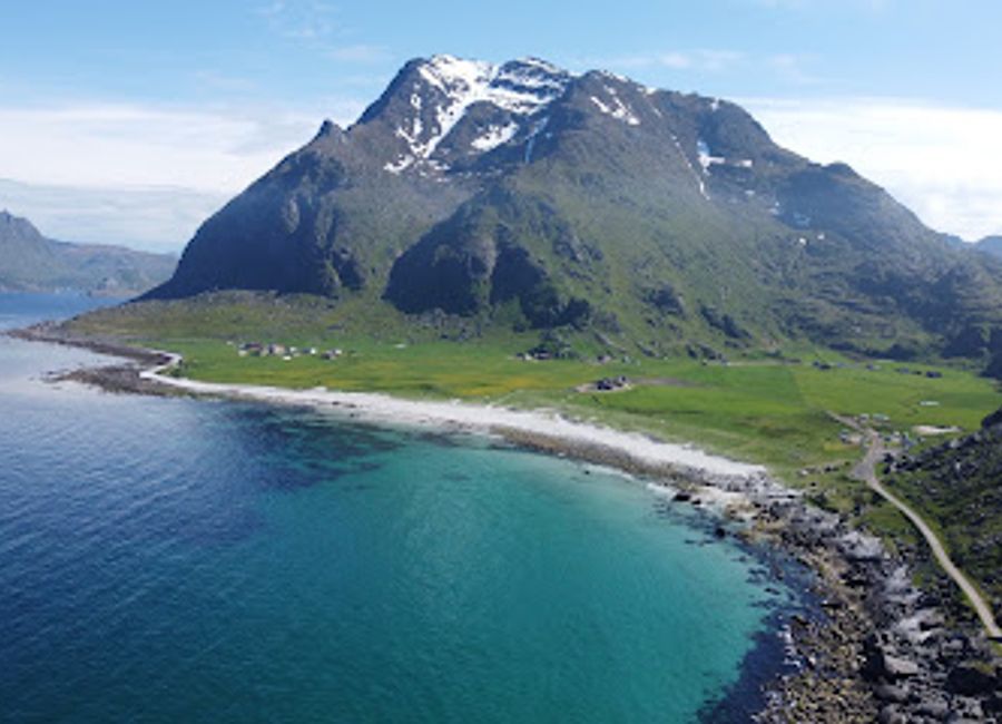 Explore Uttakleiv Strand, a stunning beach in the Lofoten Islands of Norway, where breathtaking landscapes meet serene coastal beauty.