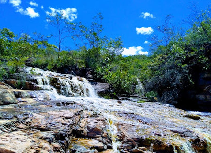 Discover Cachoeira da California in Bahia: a hidden waterfall with scenic trails, bouldering, and natural beauty in Chapada Diamantina National Park.