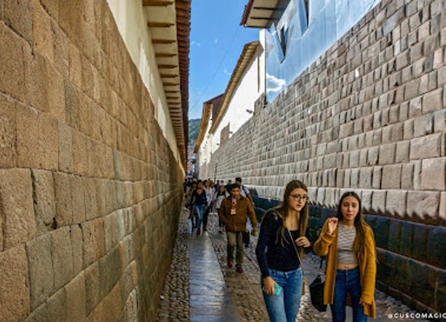 Discover the enchanting Calle Loreto in Cusco, a historical landmark rich in culture, stunning architecture, and vibrant local life.