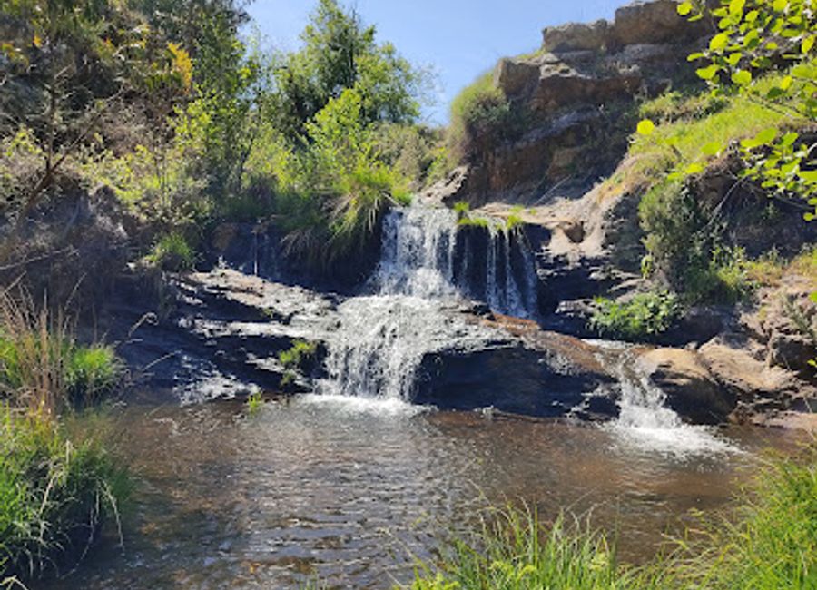 Discover the breathtaking beauty of Cascata da Cabroeira, a stunning waterfall in São Julião, perfect for nature lovers and adventure seekers.