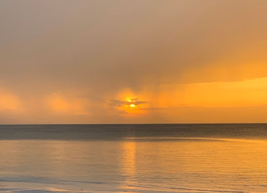 Discover the breathtaking sunset views at La Mejor puesta del Sol in Holbox, a must-visit destination for nature lovers and sunset enthusiasts.