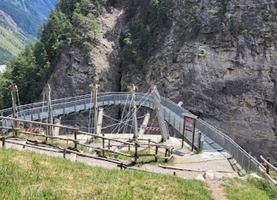 Explore the breathtaking beauty of Orrido di Pré-Saint-Didier, a stunning gorge in Aosta Valley perfect for hiking and scenic photography.