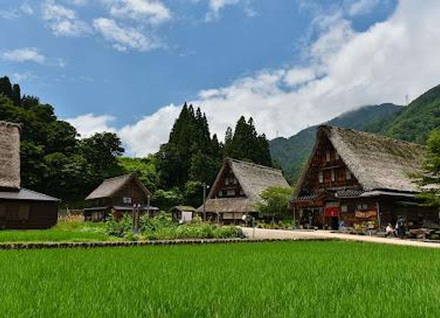 Explore Suganuma Gassho-zukuri Village, a UNESCO World Heritage site showcasing traditional Japanese architecture in the stunning Toyama mountains.