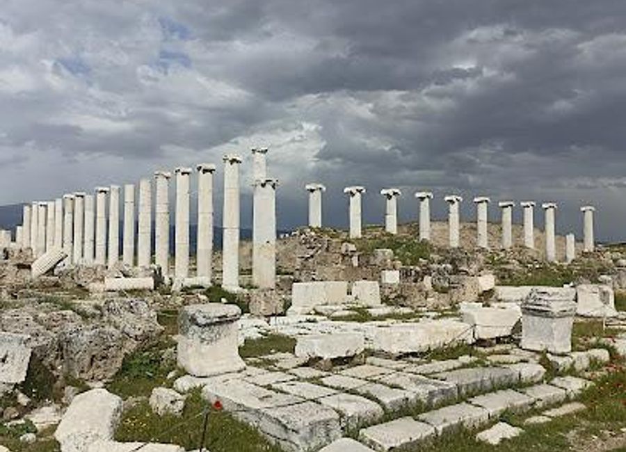 Explore the ancient marvels of Laodicea, a historic city in Denizli, Turkey, filled with remarkable ruins, rich history, and breathtaking landscapes.