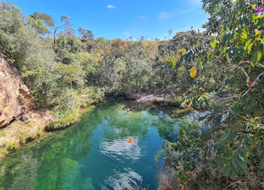 Discover the enchanting emerald waters and serene landscapes of Poço das Esmeraldas in Alto Paraíso de Goiás, Brazil.