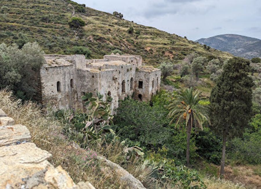 Discover the tranquil beauty and historical charm of Kalamitsia, a must-visit landmark in Naxos, Greece, perfect for relaxation and exploration.