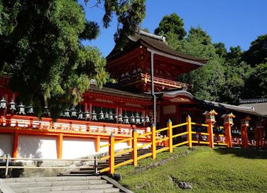 Explore the enchanting Kasuga Taisha shrine in Nara, a UNESCO World Heritage site showcasing stunning architecture and rich cultural heritage surrounded by nature.