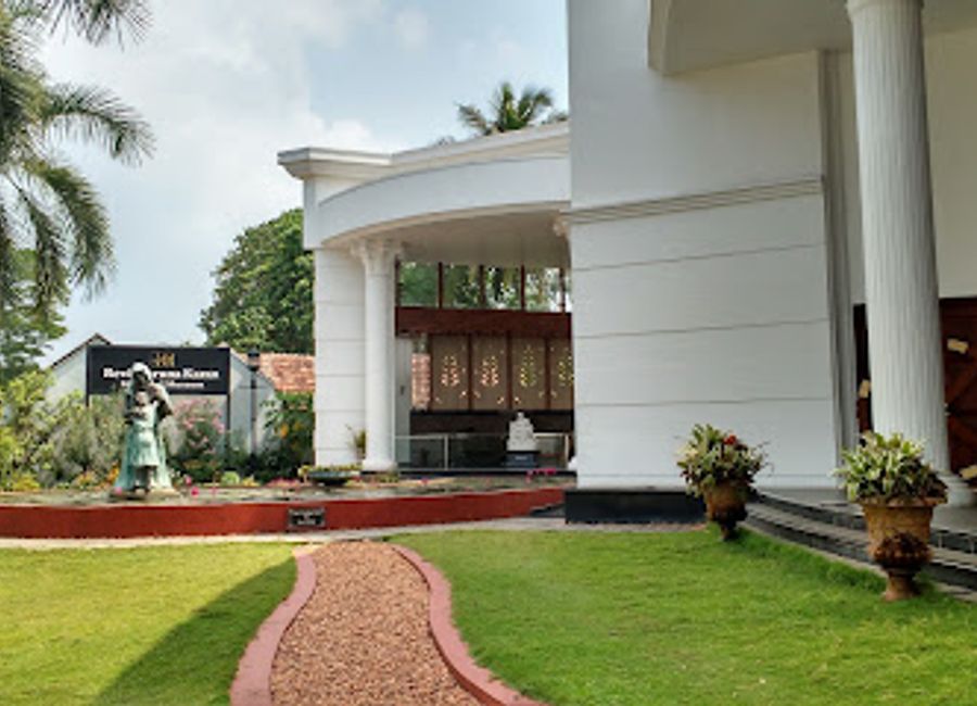 Discover the artistic heritage of Kerala at the Revi Karunakaran Memorial Museum, showcasing unique artifacts and vibrant culture.