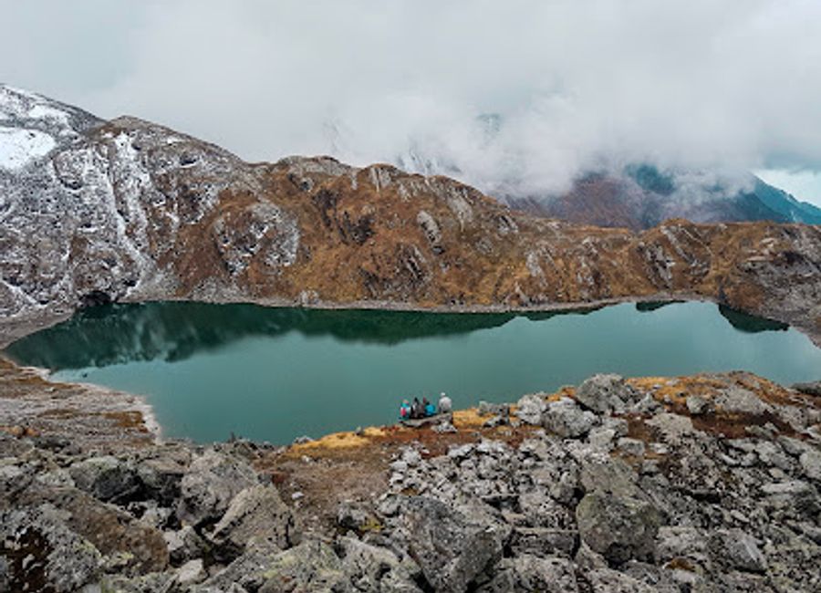 Discover the enchanting Kagbhusandi Lake in Uttarakhand, a serene destination perfect for adventure seekers and spiritual travelers in the Himalayas.