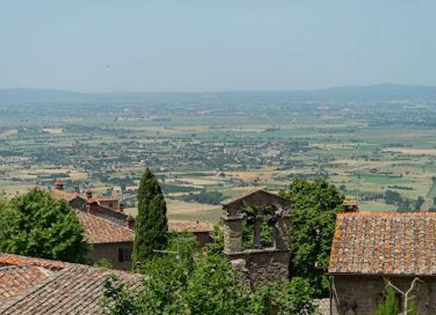 Explore the stunning vistas of Tuscany at Belvedere di Via Santa Margherita in Cortona, a must-visit tourist attraction for breathtaking views.
