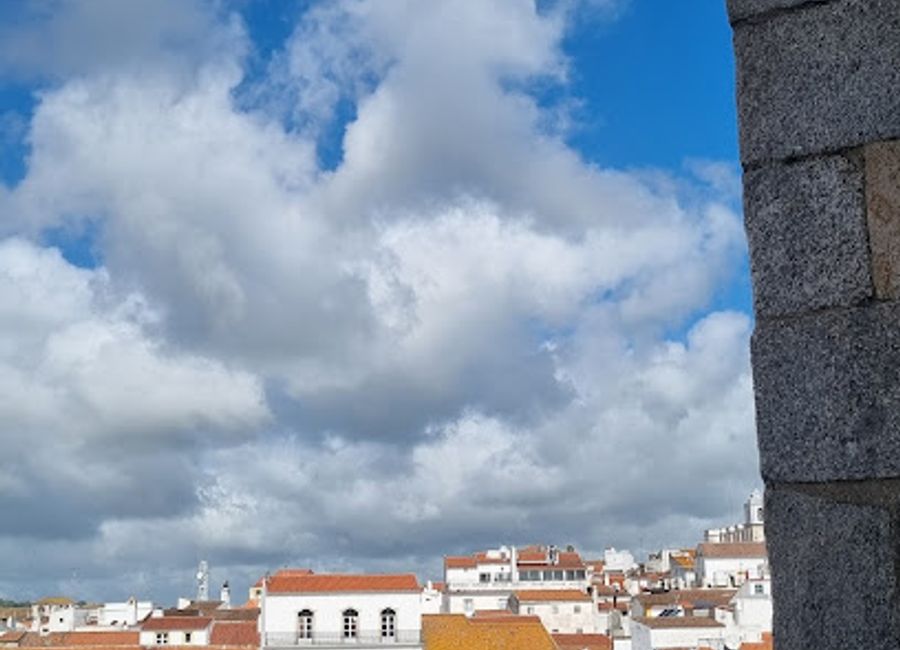 Experience breathtaking views and rich cultural heritage at the Miradouro do Museu in Évora, a perfect tourist attraction for all travelers.