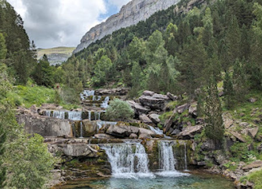 Experience the breathtaking beauty of Cascada de Arripas, a stunning waterfall nestled in the heart of Torla-Ordesa, perfect for nature lovers and adventurers.