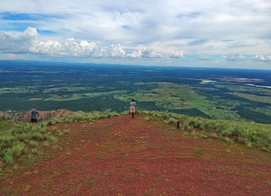 Discover the historic Trilha do Matão in Chapada dos Guimarães: Hike through stunning landscapes and experience Mato Grosso's natural beauty.