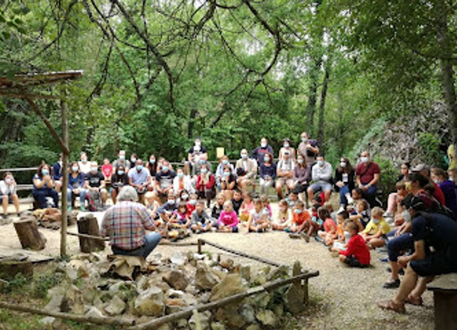 Discover prehistoric life at Les Grottes du Roc de Cazelle in the Dordogne: caves, dwellings, and ancient artifacts await!