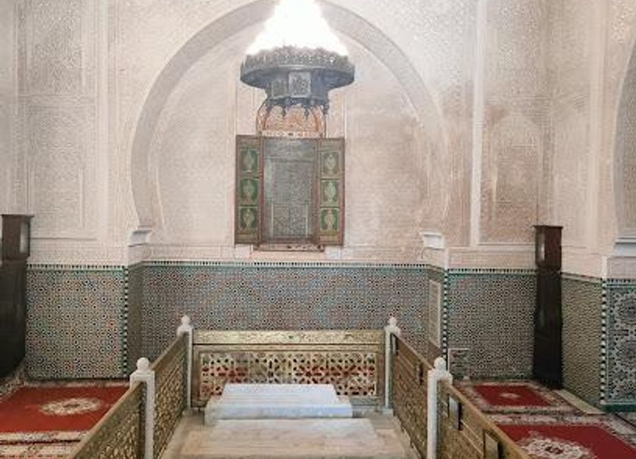 Discover the Mausoleum of Moulay Ismail, a stunning historical landmark in Meknes, showcasing exquisite Moroccan architecture and rich cultural heritage.