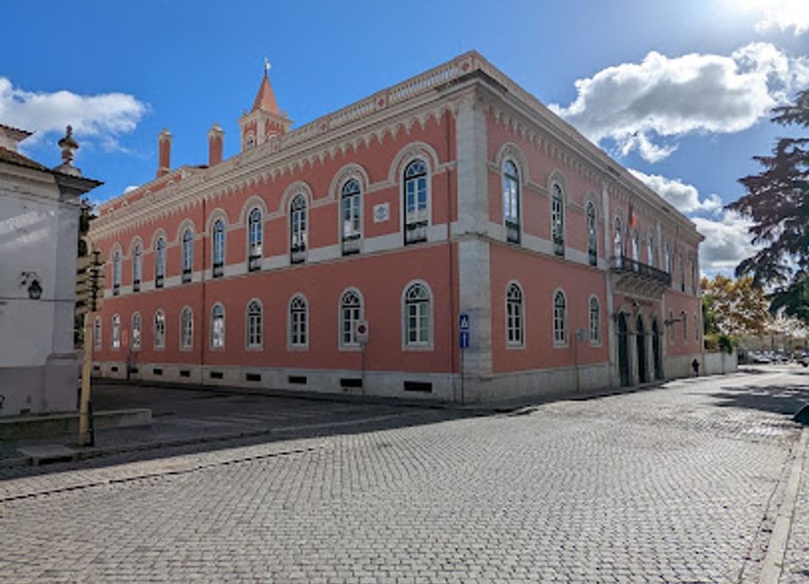 Explore the architectural marvel of Palácio Barahona in Évora, a symbol of Portugal's rich heritage and cultural history, perfect for every traveler.