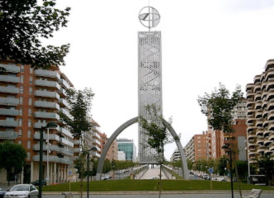 Experience the elegance of Torre dels Vents, a stunning monument in Tarragona that offers breathtaking views and a glimpse into the city's rich history.