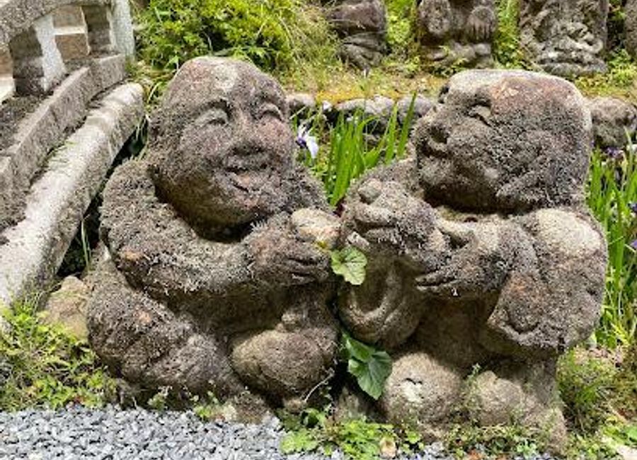 Explore the serene Otagi Nenbutsuji Temple in Kyoto, home to over 1,200 unique Rakan statues and beautiful hiking trails amidst nature.