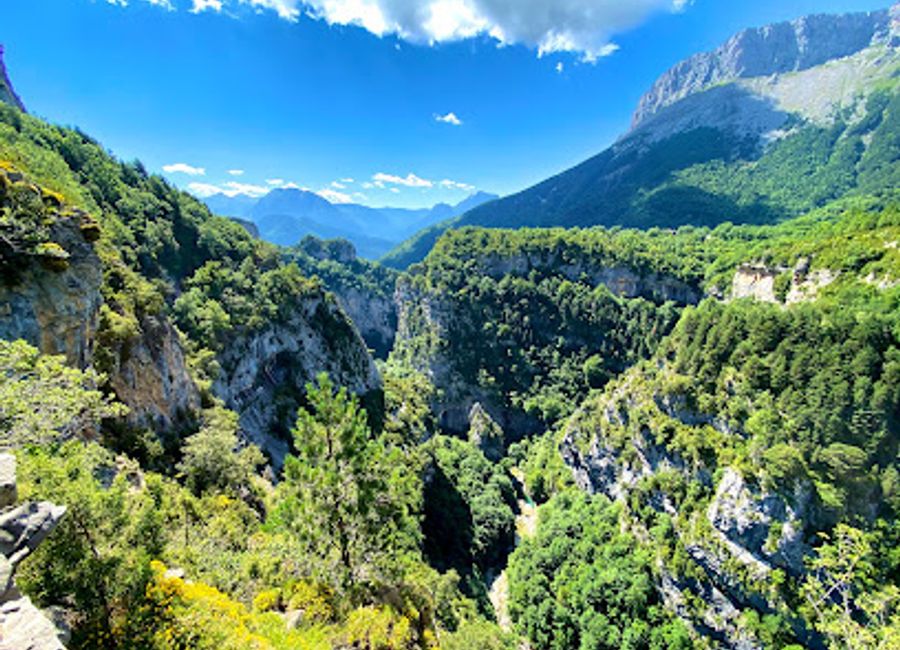 Discover stunning panoramic vistas at Miradores de Revilla, an observation deck in Huesca offering breathtaking views of the Pyrenees mountains.