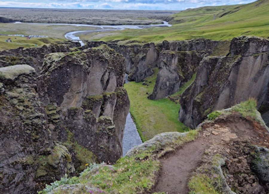 Explore the breathtaking beauty of Fjaðrárgljúfur, an iconic canyon in Iceland known for its stunning landscapes and picturesque hiking trails.