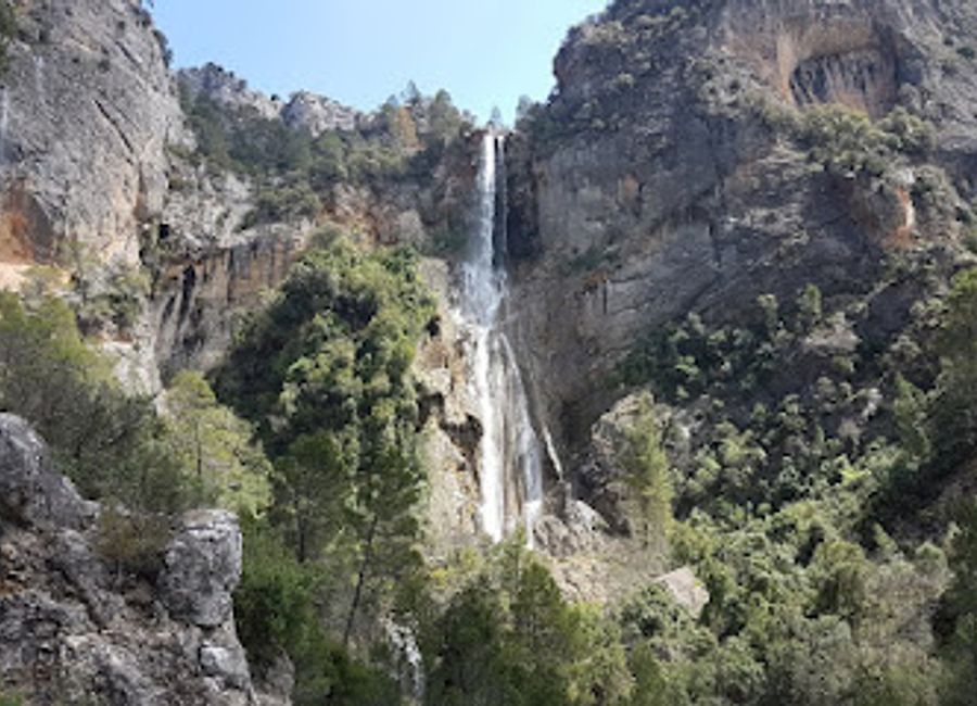Experience the natural beauty of Cascada de la Osera, a stunning waterfall and nature preserve in Villacarrillo, Jaén, perfect for adventure seekers and nature lovers.