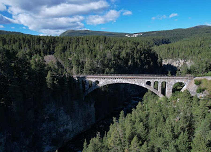 Discover the breathtaking beauty and outdoor adventures of Jora Bru Dombås, Norway's gem for nature lovers and adventure seekers.