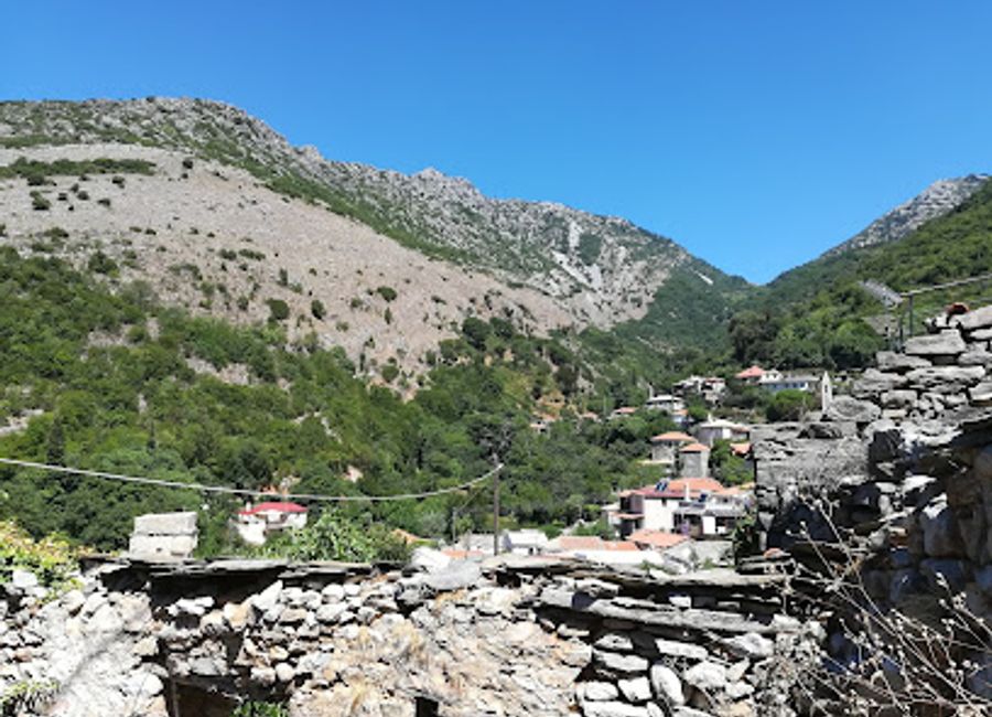 Discover the captivating history and stunning views at Dourakis’ Tower in Kastania, a must-visit tourist attraction in Greece.